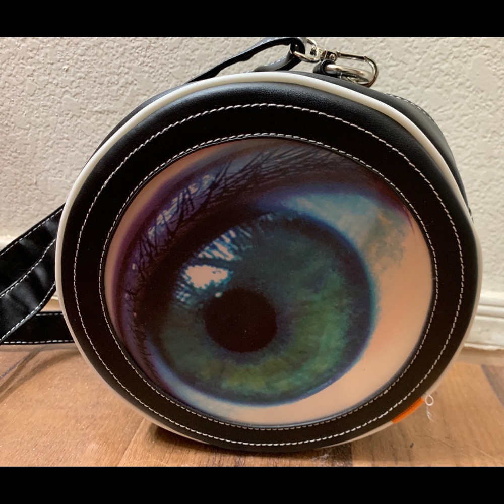 Eyeball shoulder bag